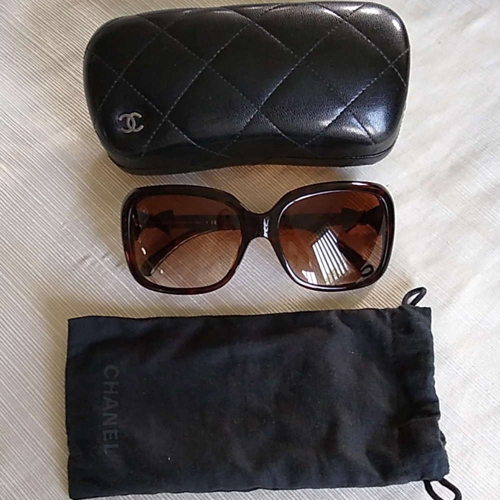 COPY - Beautiful Chanel Bow Sunglasses
